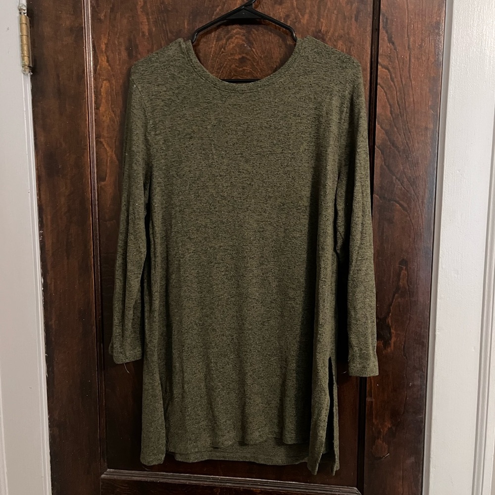 Old Navy olive green tunic sweater, size medium